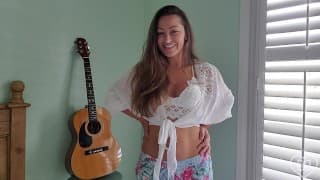 用 Dani Daniels JOI 边缘你的鸡巴