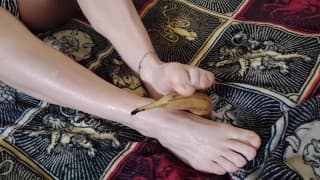 到香蕉，然后......香蕉是给我的阴户的